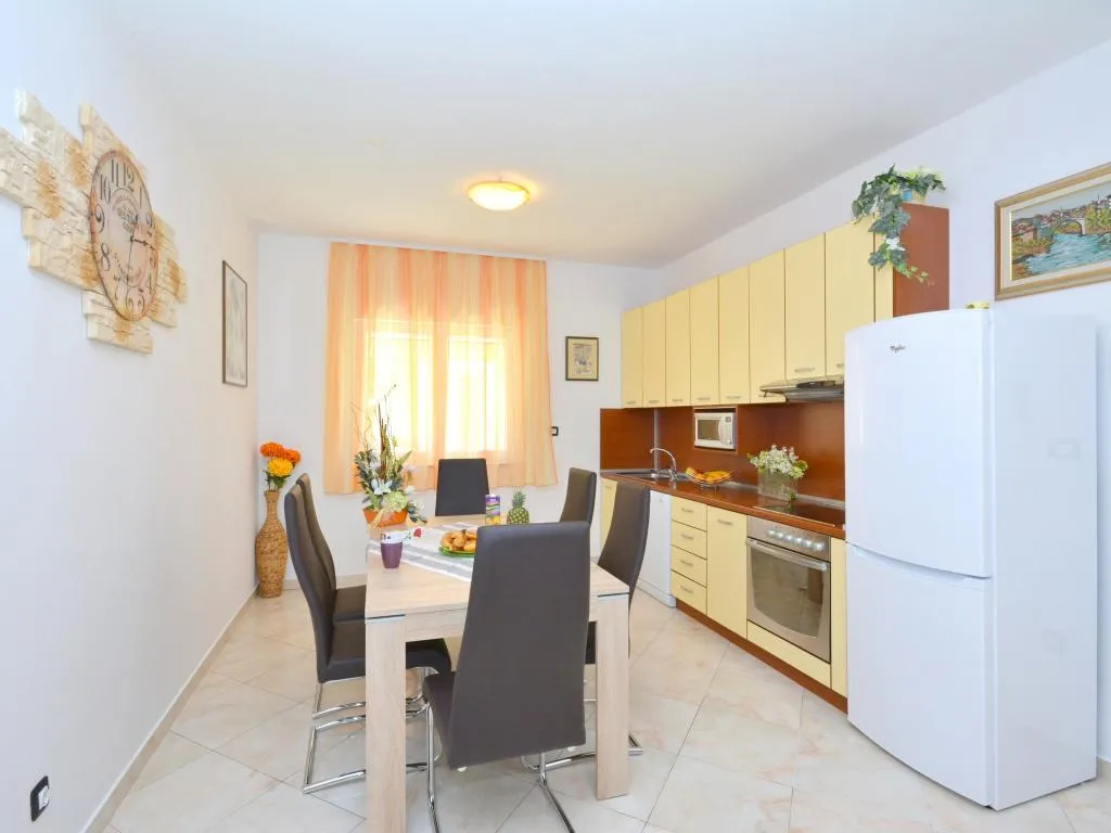 APARTMENT CAPACITY 4 Room, Apartments Elza, Split