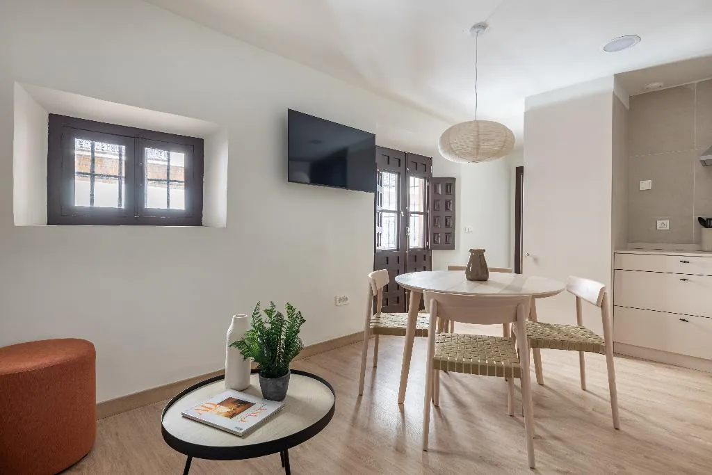 APARTMENT CAPACITY 7 THREE BEDROOMS Room, Libere Malaga la Merced, Costa Del Sol
