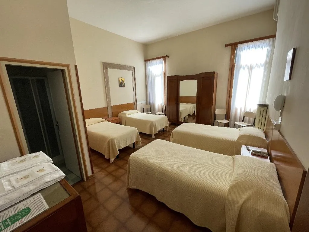 QUADRUPLE CANAL VIEW Room, Casa Caburlotto, Venice