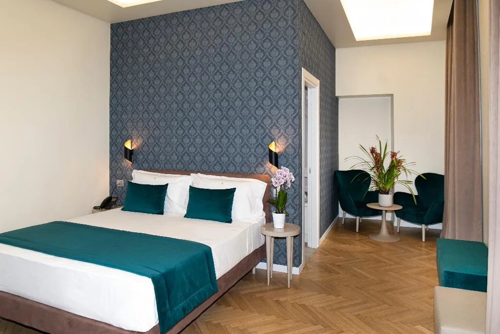 SUITE WITH JACUZZI Room, Caravita, Rome