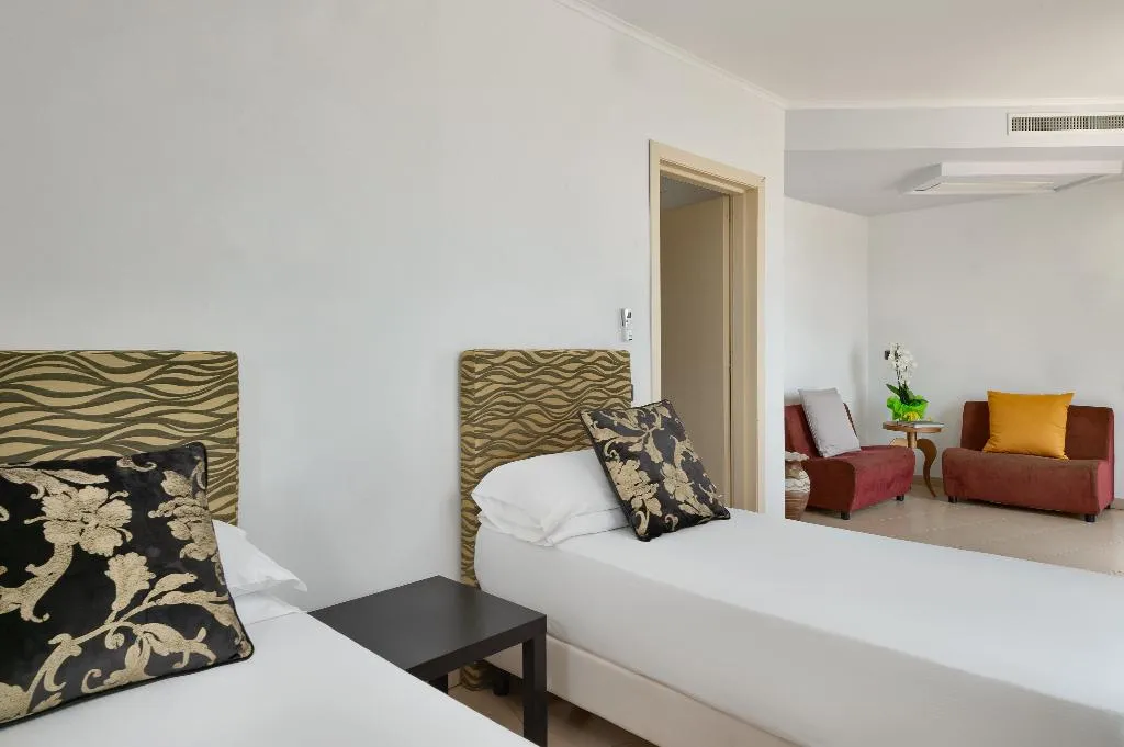 FAMILY ROOM STANDARD Room, Grand Hotel Sofia, Catania