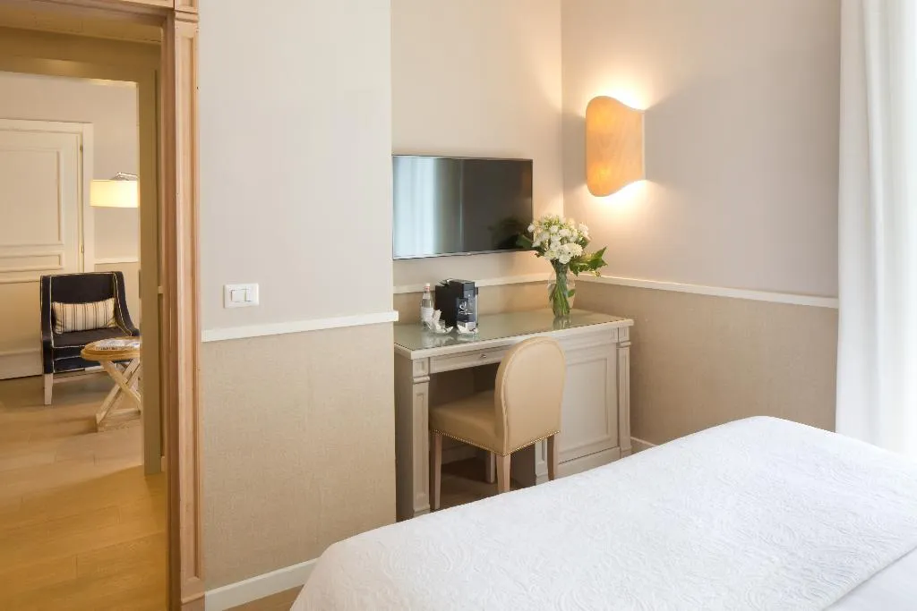 SUITE STANDARD Room, Starhotels Terminus, Naples