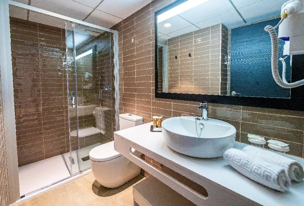 FAMILY ROOM STANDARD Room, Golden Port Salou & Spa, Costa Dorada