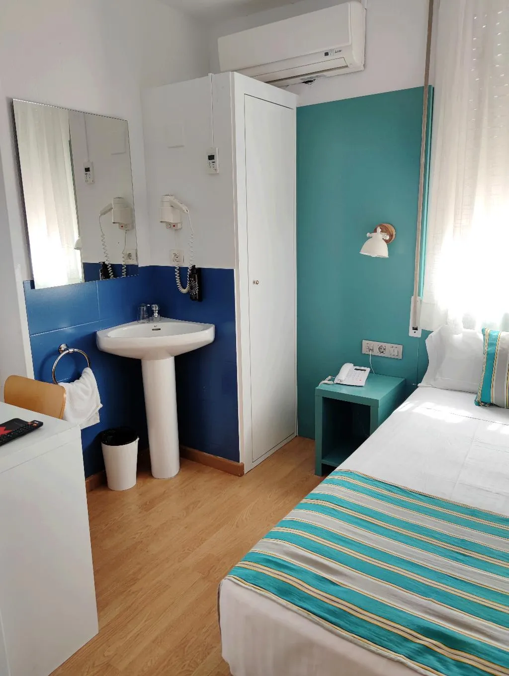 SINGLE ECONOMY WITH SHARED BATHROOM Room, Yomo Hostal Bcn Port, Barcelona