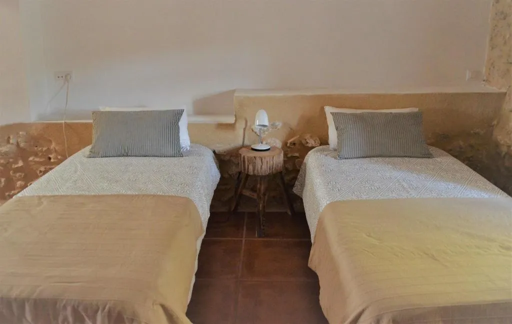Room, Benali, Valencia