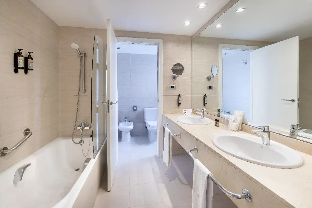 Double or Twin SUPERIOR Room, Hotel Cristina by Tigotan Las Palmas, Gran Canaria