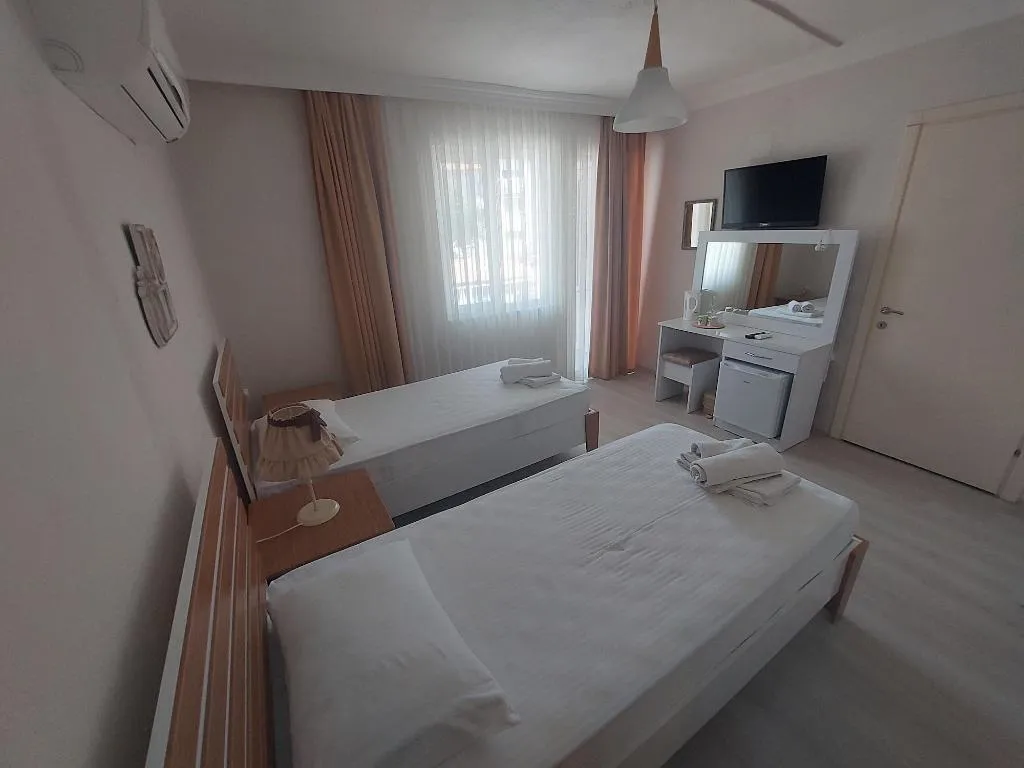 Room, Grandma's Garden, Dalaman