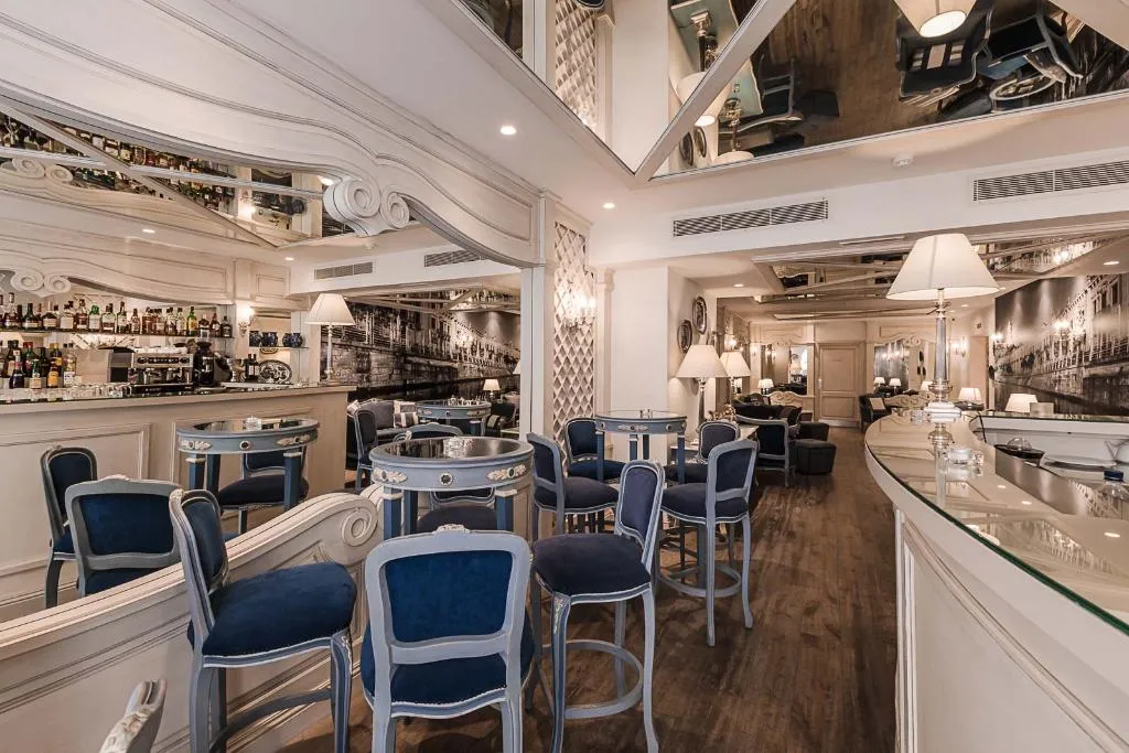 Bar, Osborne Hotel, Malta