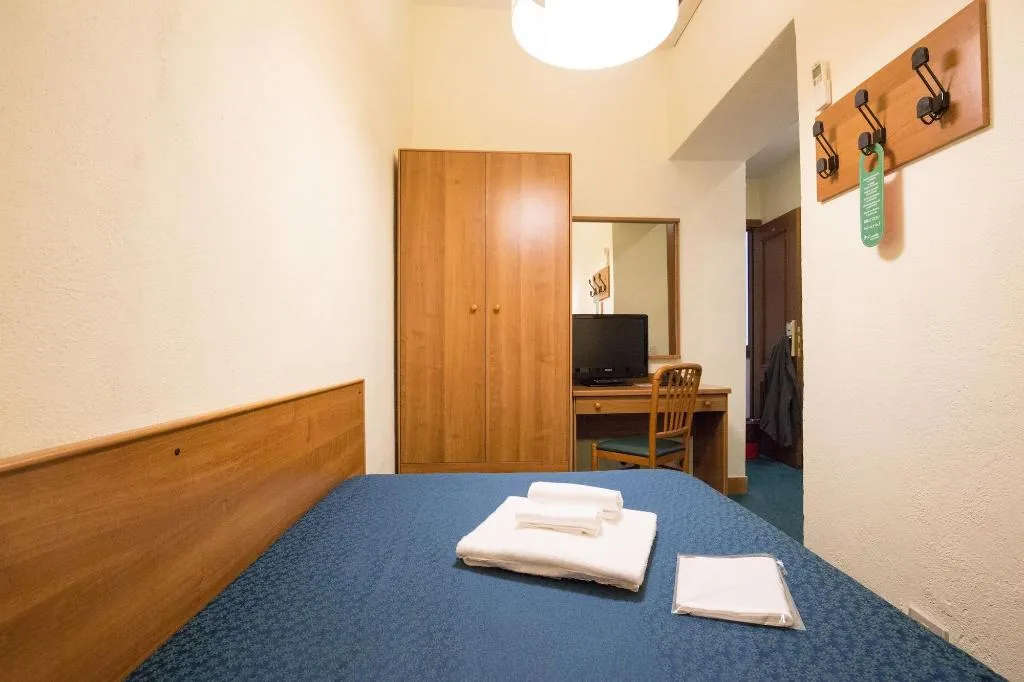 Room, Trastevere, Rome