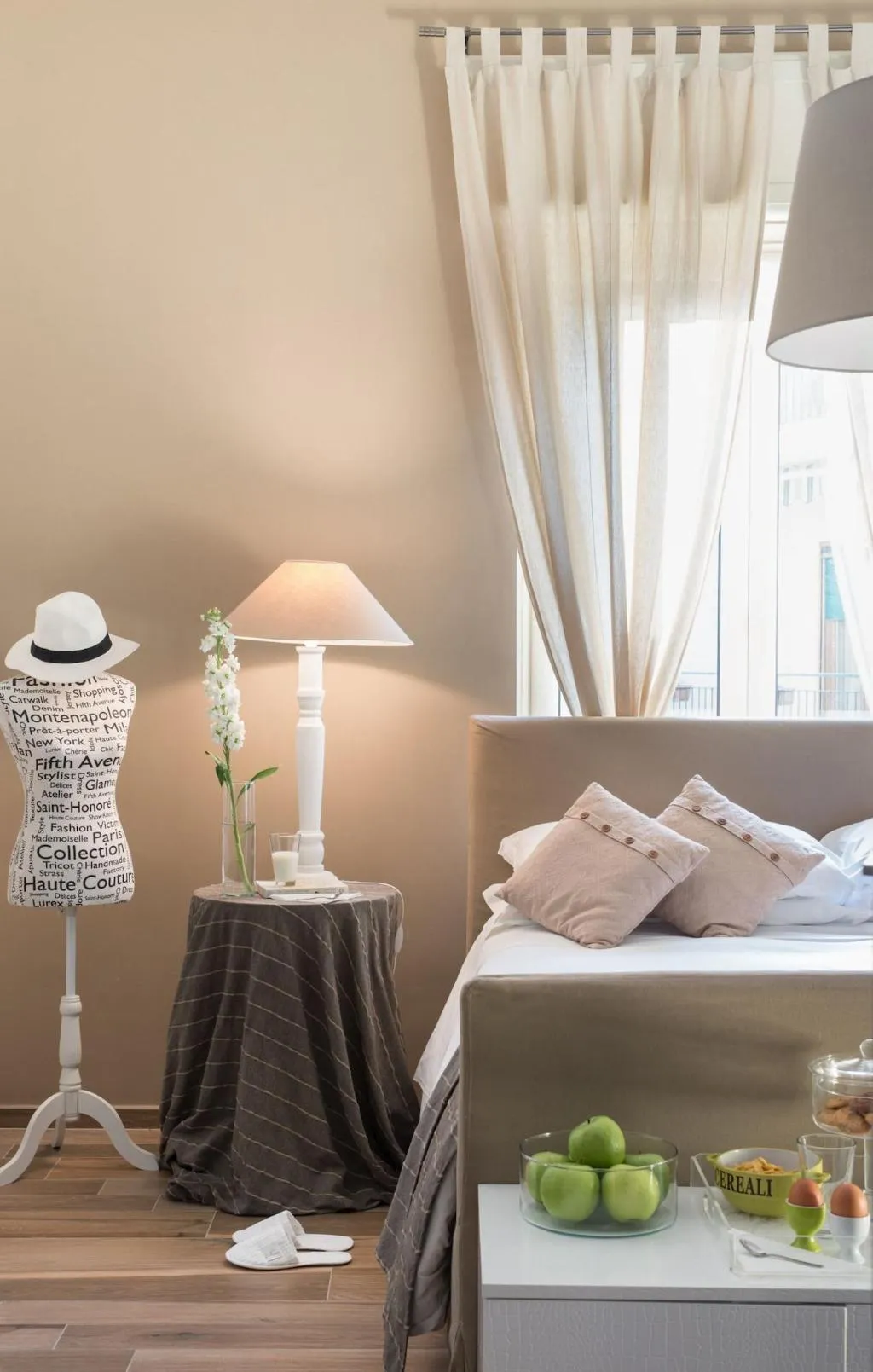 Room, La Maison Des Tout Le Monde, Naples