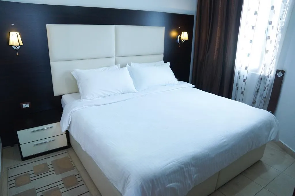 DOUBLE STANDARD Room, Vila e Arte, Tirana