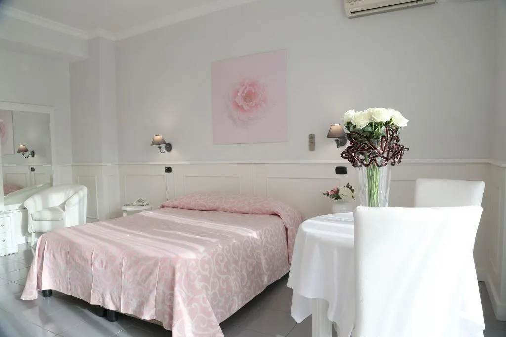 Room, Barbarella, Naples