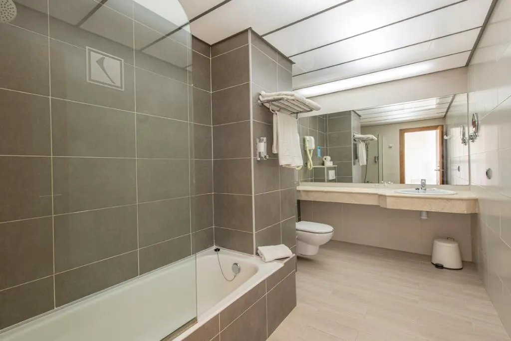 DOUBLE PROMO Room, Obelisco, Majorca