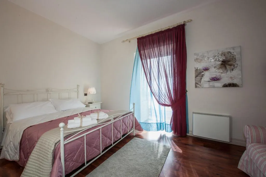 Room, Garibaldi 61, Catania