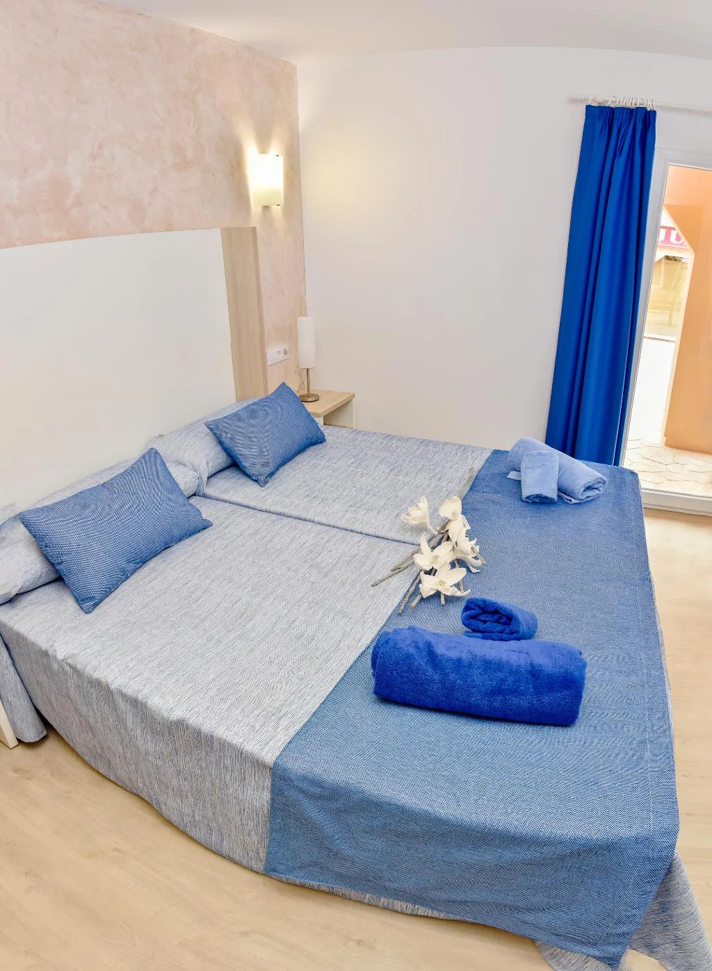 Room, Maribel, Menorca
