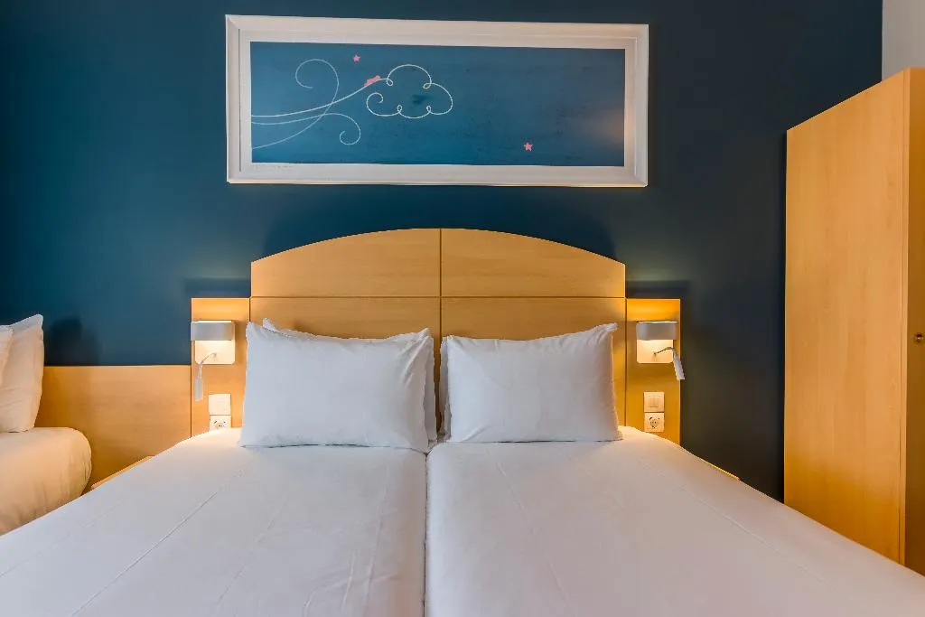 Double or Twin CAPACITY 3 Room, Travelodge Madrid Alcala de Henares, Madrid
