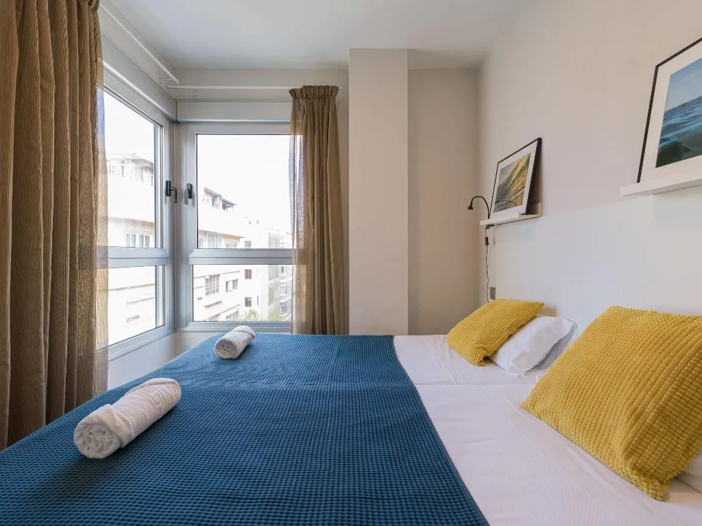 Room, Tusity Yeah, Gran Canaria
