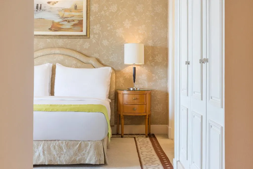 SINGLE DELUXE RIVER VIEW Room, Kempinski Nile Hotel Garden City Cairo, Cairo
