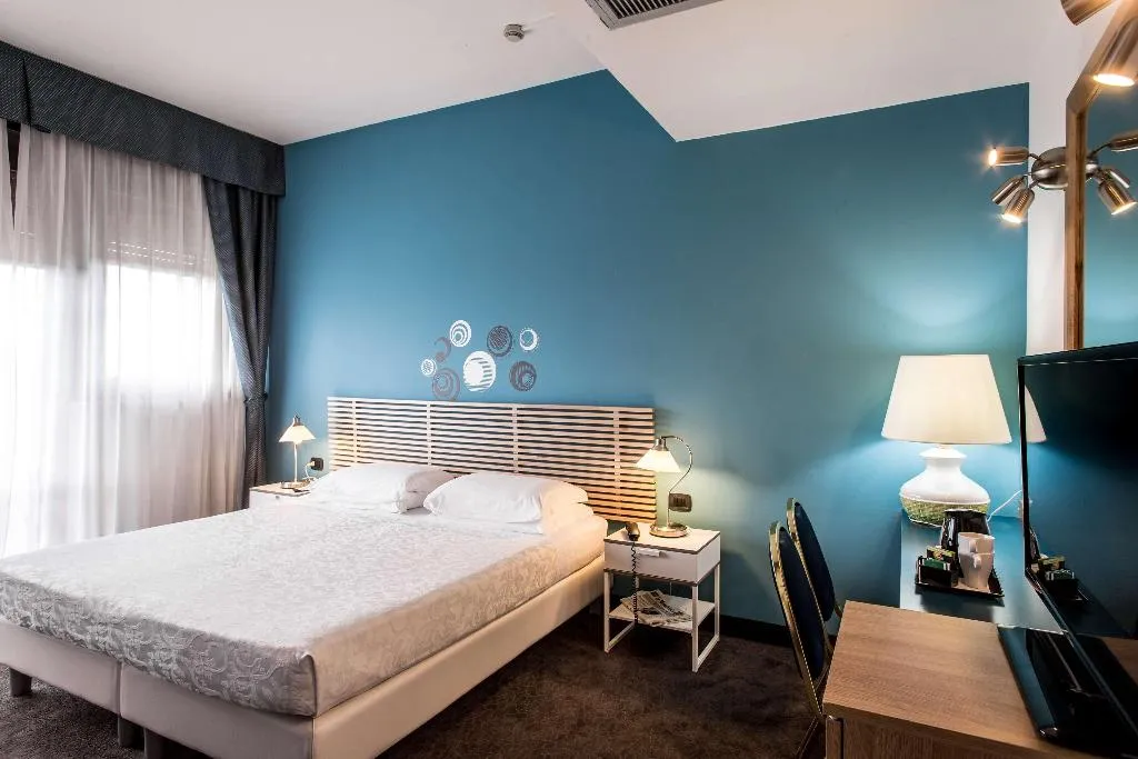 Room, Mirage, Florence