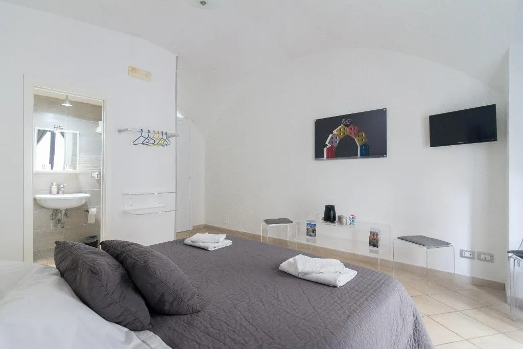 DOUBLE SUPERIOR WITH BALCONY Room, Maison Du La Rua, Naples