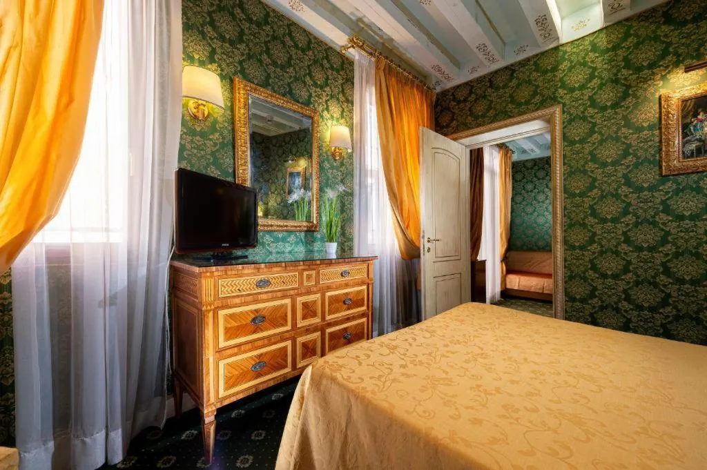 TRIPLE CLASSIC Room, Hotel Santa Marina, Venice