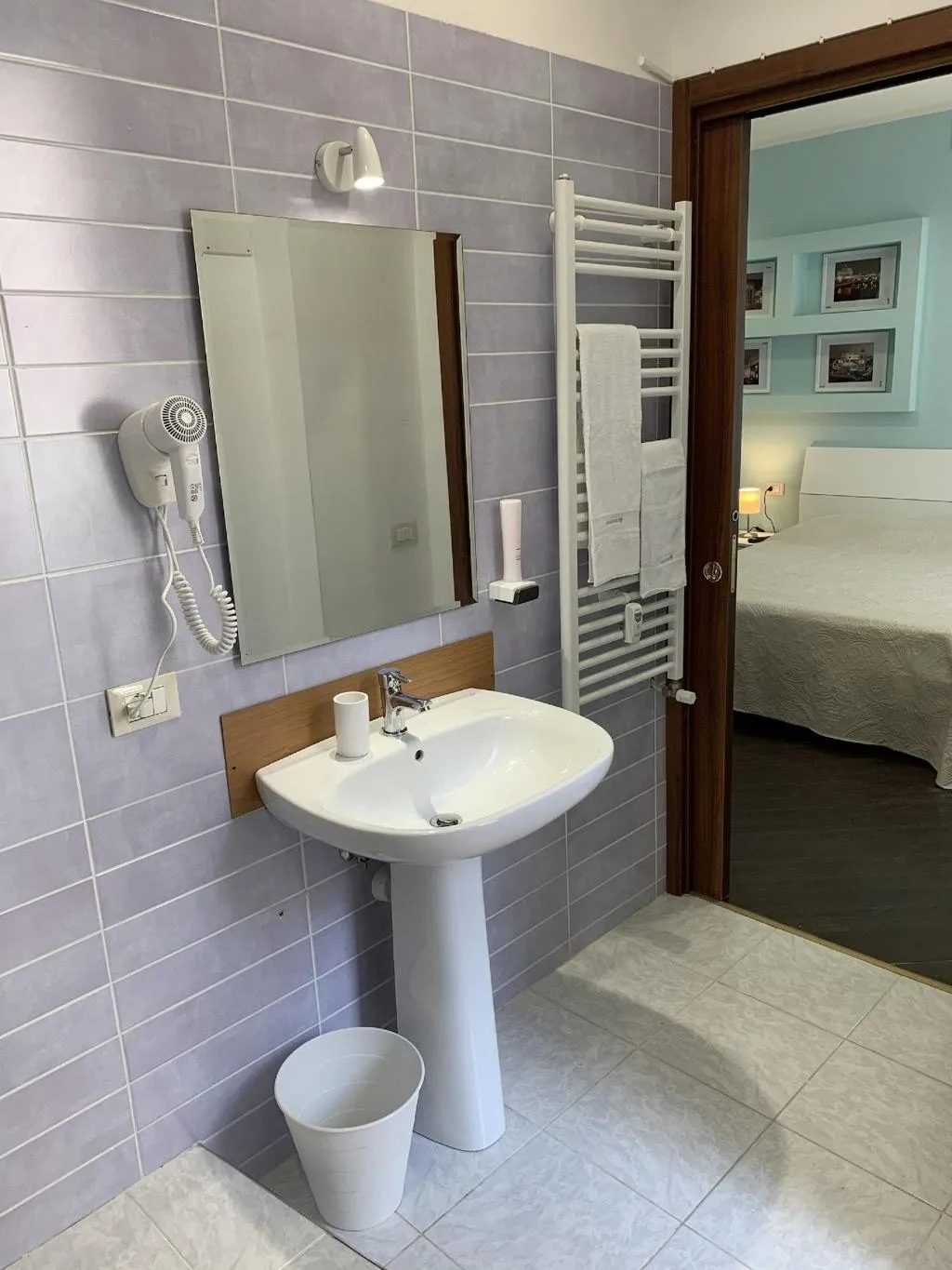 Room, Piazza Istria - Gh B&B, Rome
