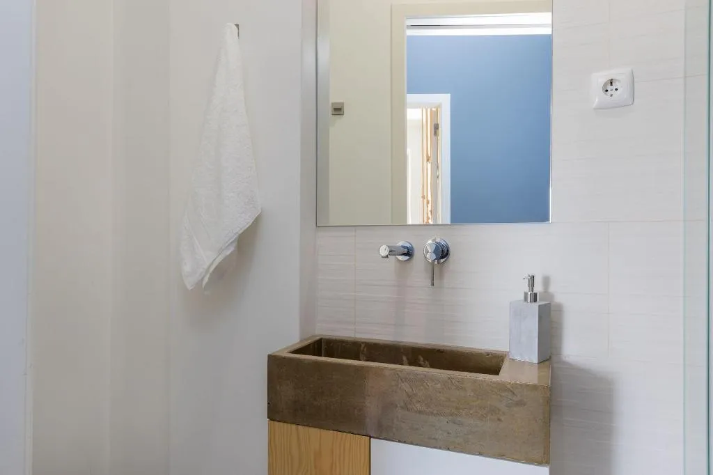 Room, Lisbon Airport Hostel, Lisbon