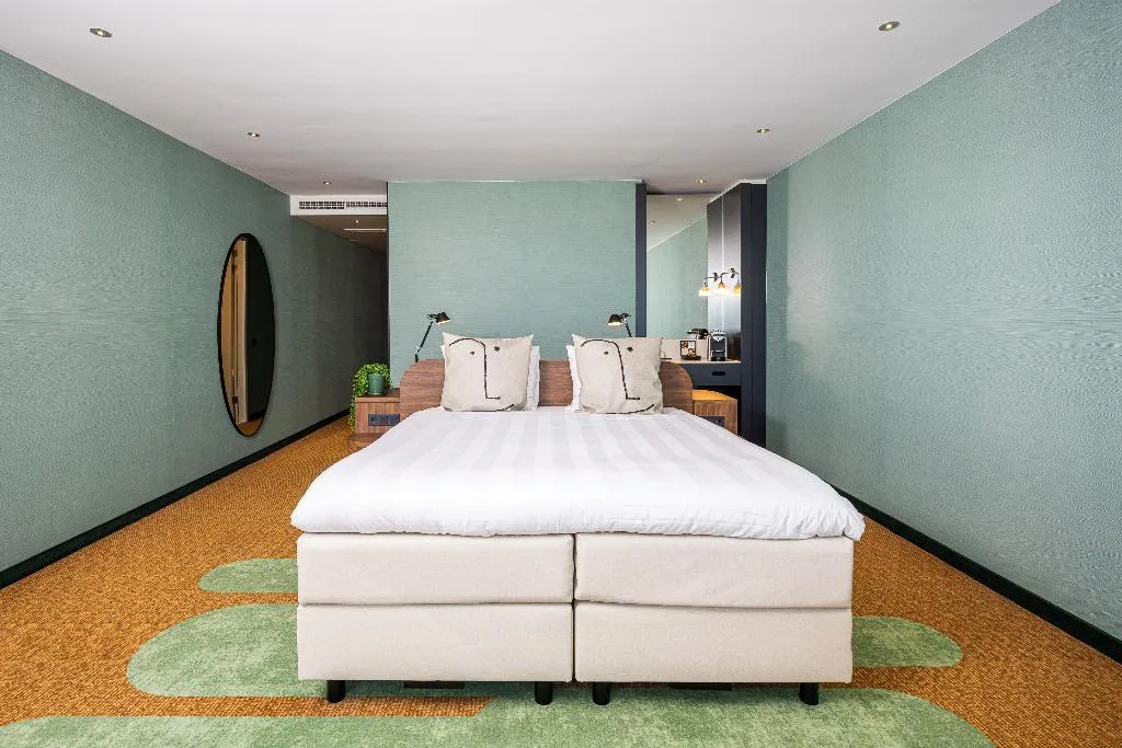 TRIPLE DELUXE Room, Van der Valk Hotel Schiphol, Amsterdam