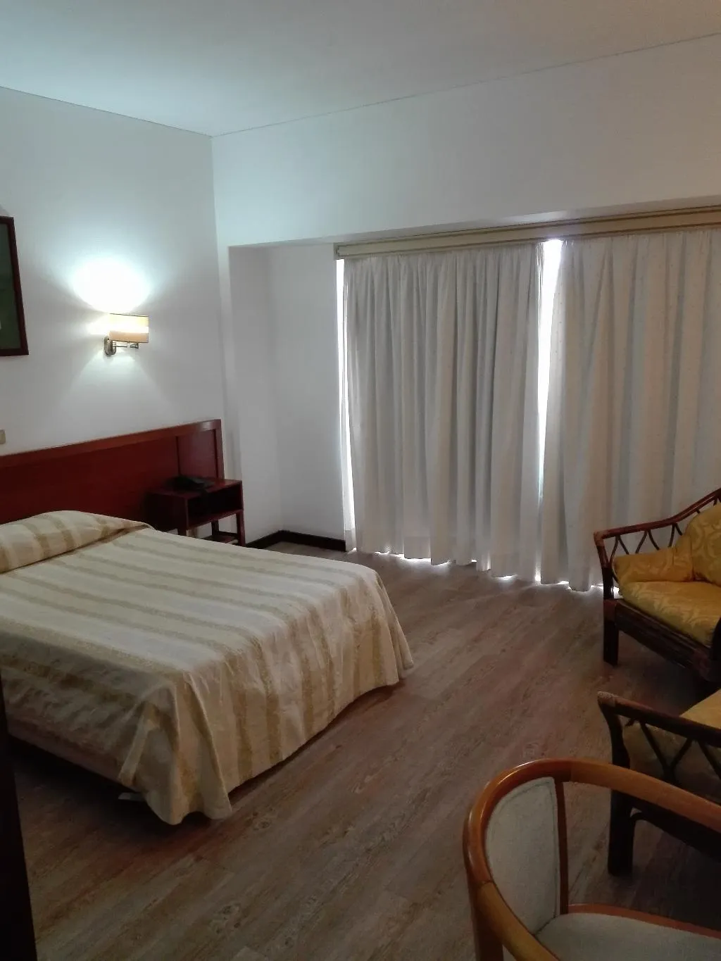 SINGLE WITH BALCONY Room, Residencial Greco, Madeira