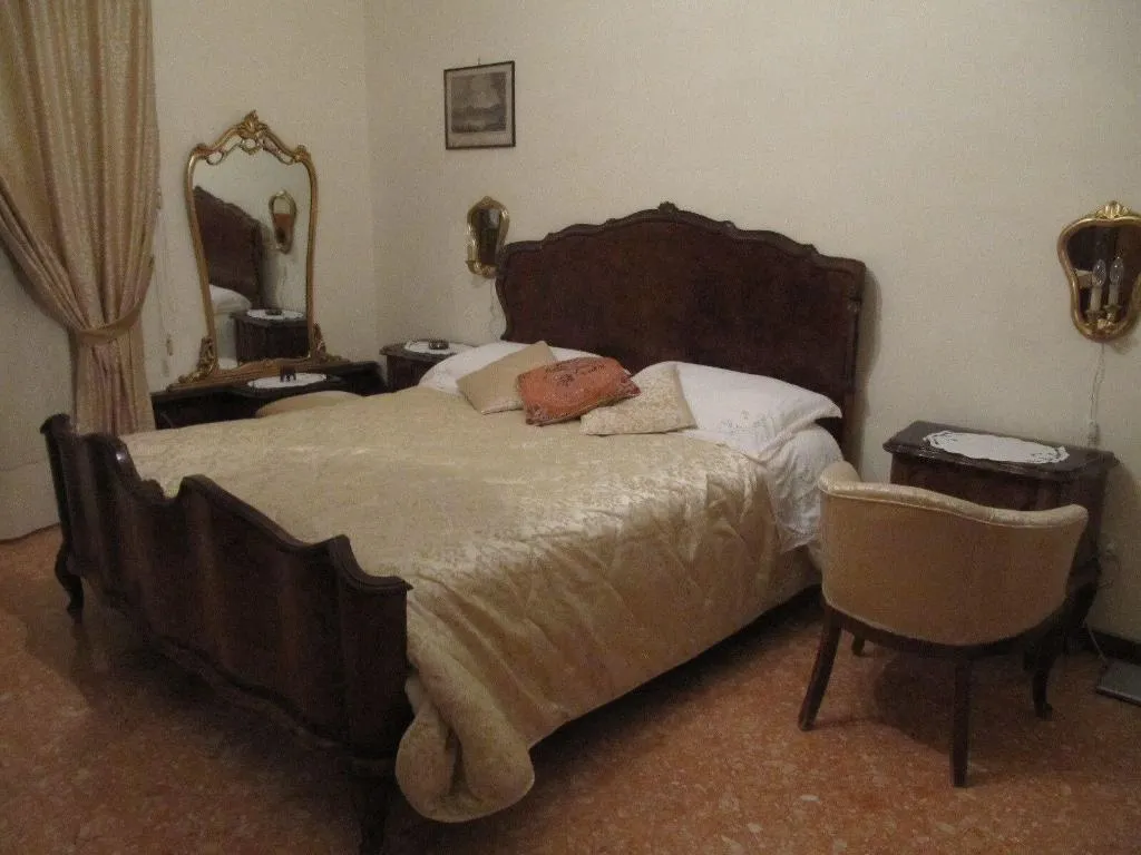 Room, Casa Rachele, Naples
