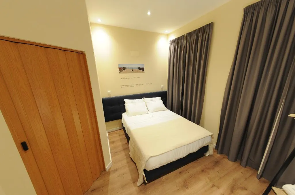 QUADRUPLE CLASSIC Room, Naya - Downtown Guesthouse, Porto