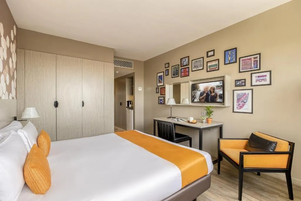 DOUBLE CLASSIC Room, Citadines Ramblas Barcelona, Barcelona