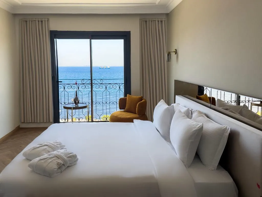 SUITE WITH JACUZZI Room, The Yali Konak Hotel Izmir, Izmir