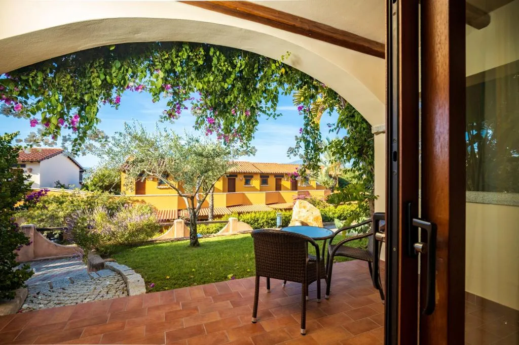 FAMILY ROOM GARDEN VIEW Room, Club Hotel Saraceno, Cagliari