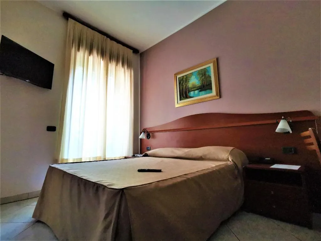 DOUBLE STANDARD Room, Hotel Venini, Milan