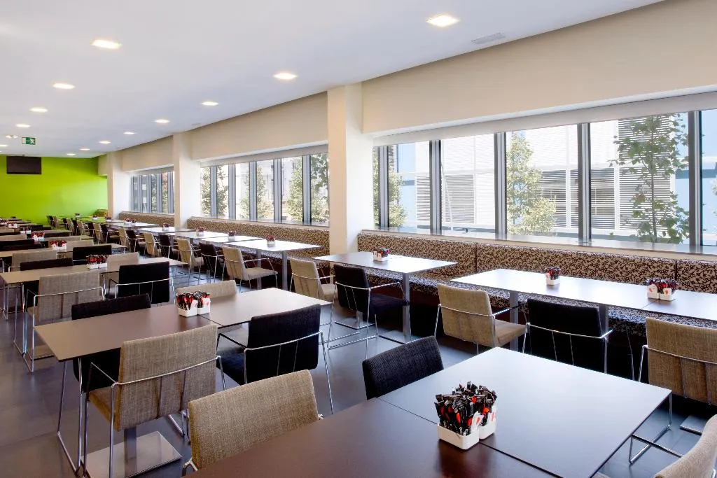 Restaurant, Holiday Inn Express Barcelona City 22@, Barcelona