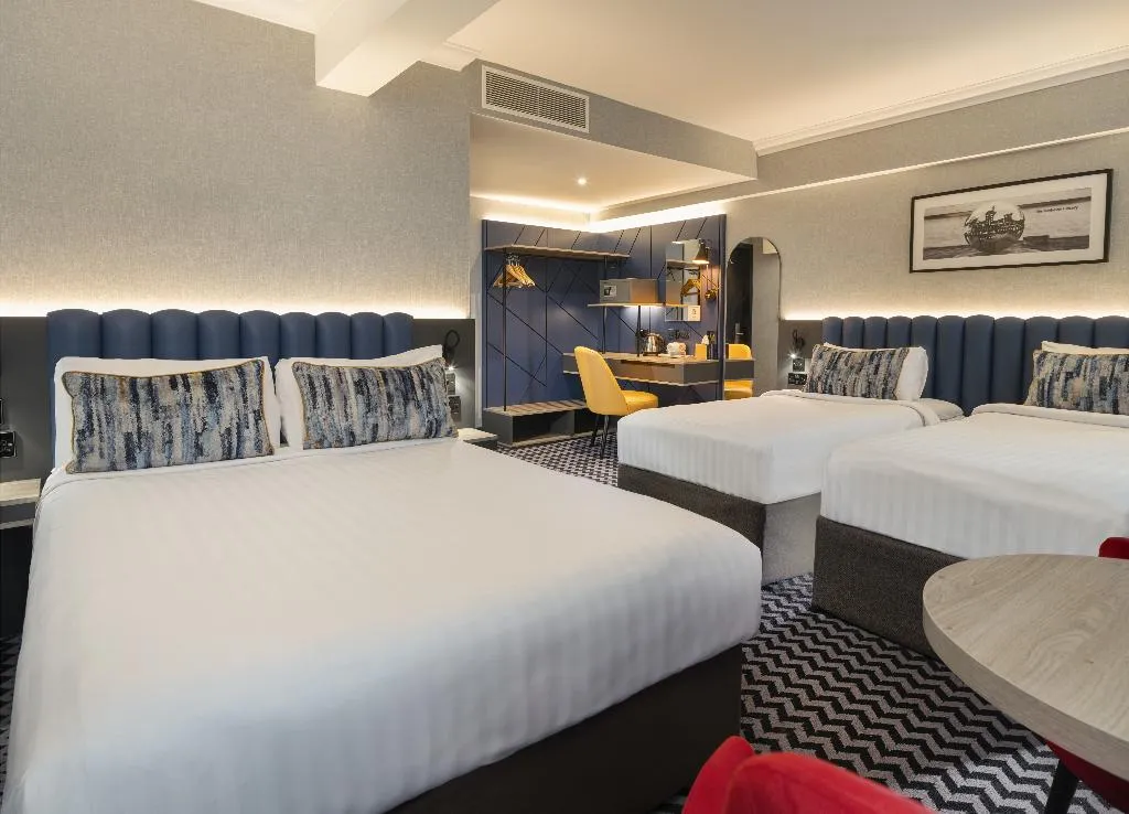 QUADRUPLE STANDARD Room, Academy Plaza Hotel, Dublin