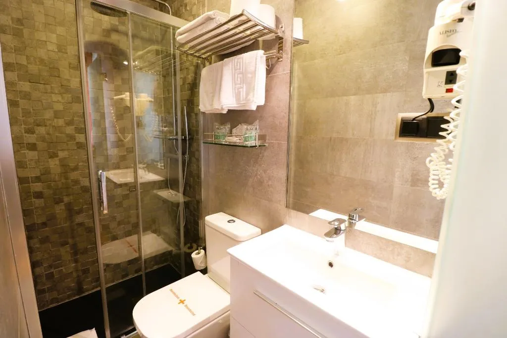TWIN STANDARD Room, Hostal Hispano-Argentino Gran Via, Madrid