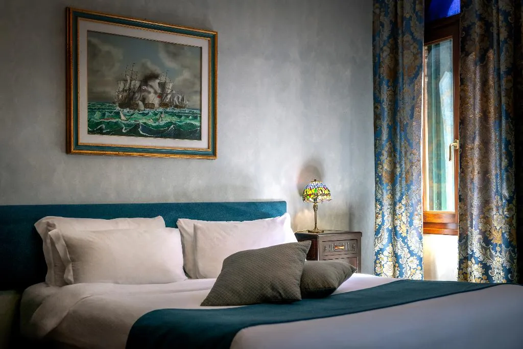 APARTMENT TWO BEDROOMS Room, Palazzo Sanluca, Venice