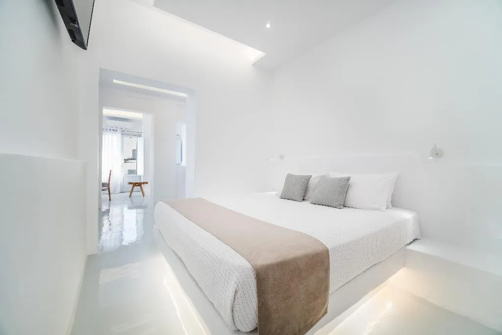 SUITE DELUXE SEA VIEW Room, Serenita Luxury Suites, Santorini