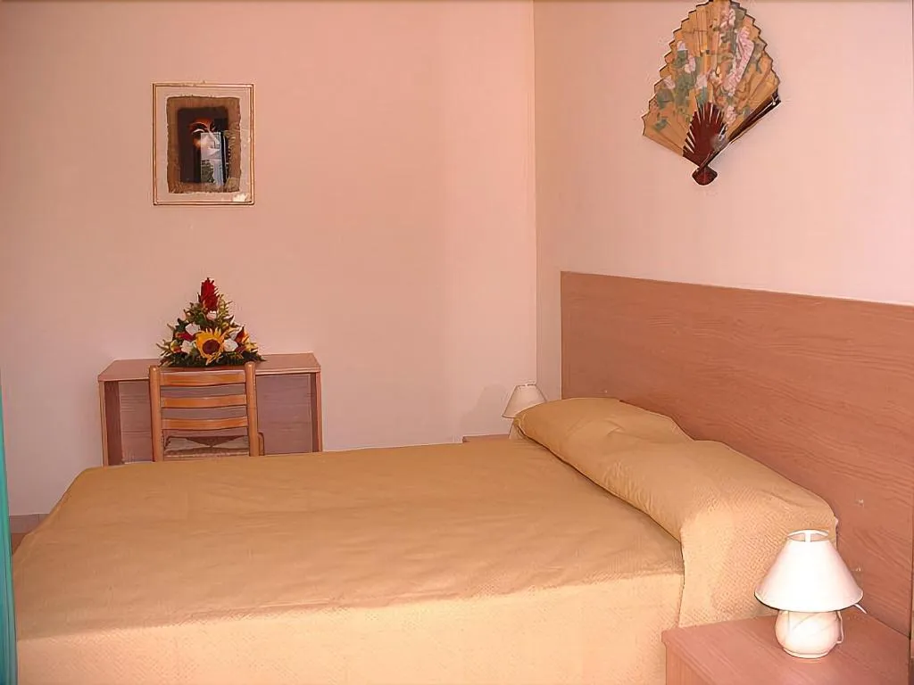 Room, Artemide, Catania