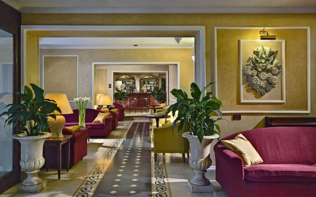 Lobby, Corona D'Italia, Florence
