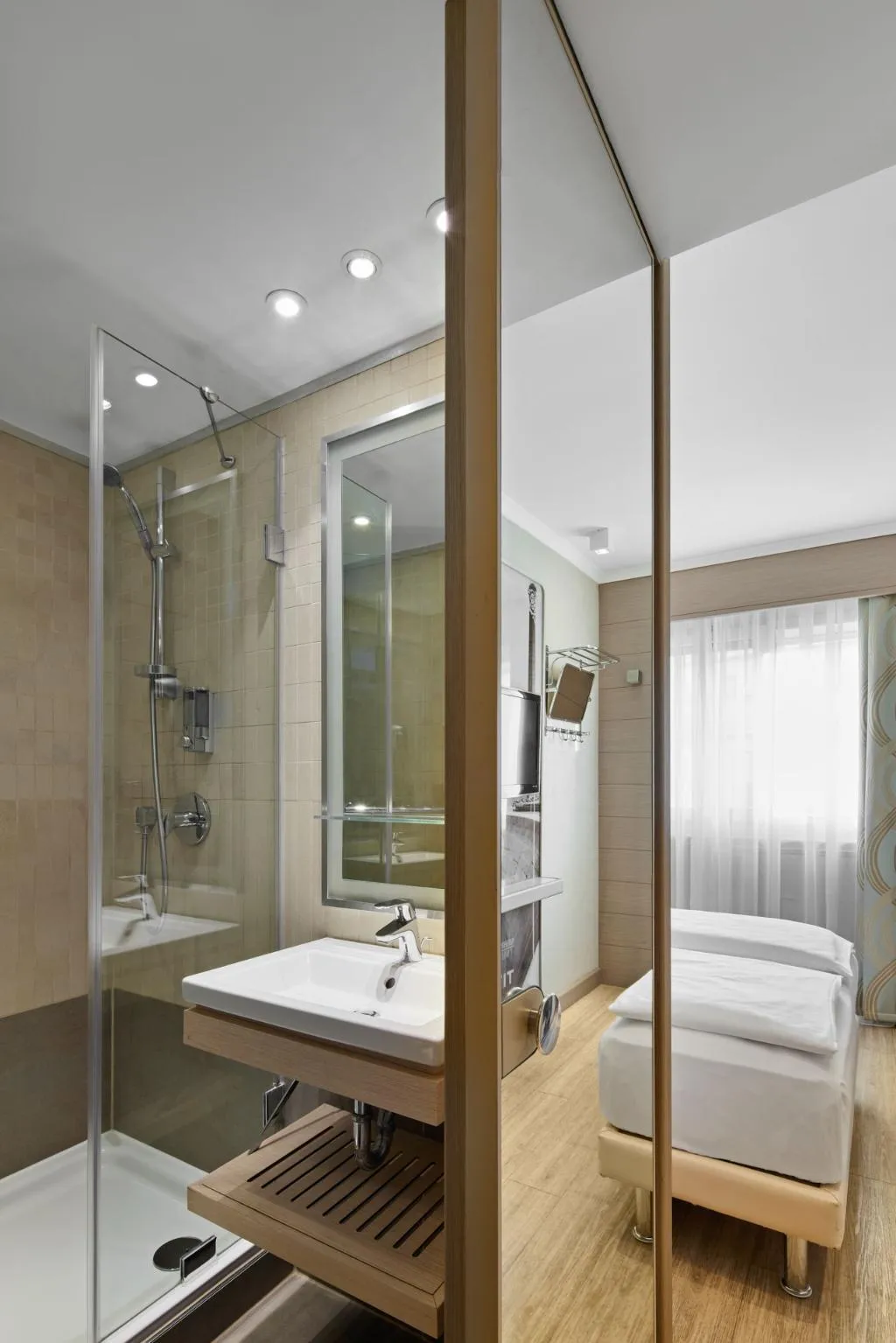 DOUBLE SUPERIOR KING BED Room, Titanic Comfort Mitte, Berlin