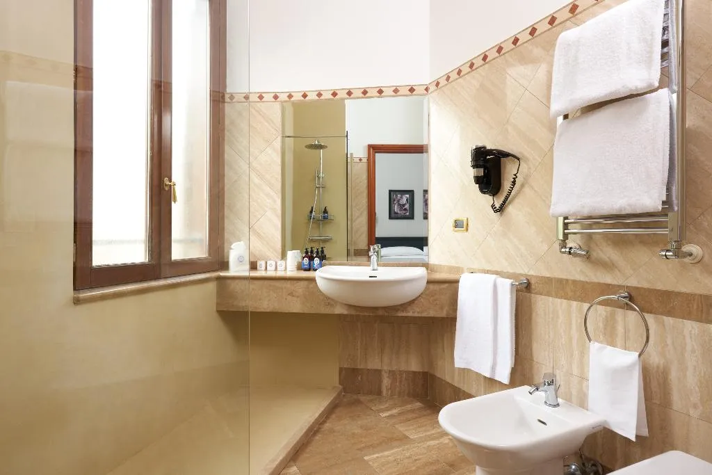 Double or Twin STANDARD Room, Barberini, Rome