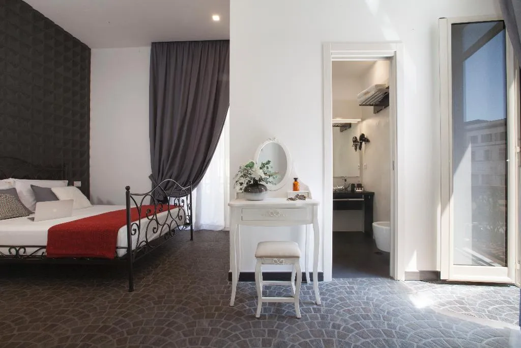 DOUBLE DELUXE Room, Suite Dei Catalani, Naples
