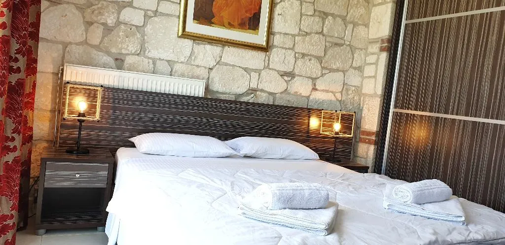 SUITE DELUXE ONE BED Room, Bungalow White Apartments and Suits, Halkidiki