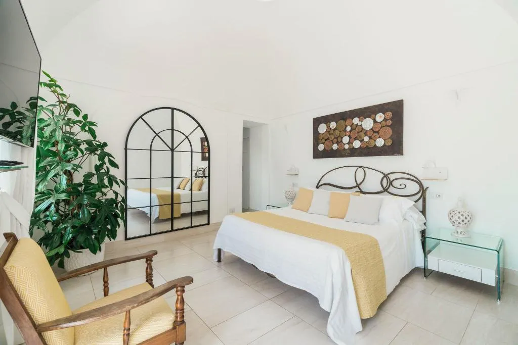 SUITE WITH PRIVATE POOL Room, Villa Magia, Naples
