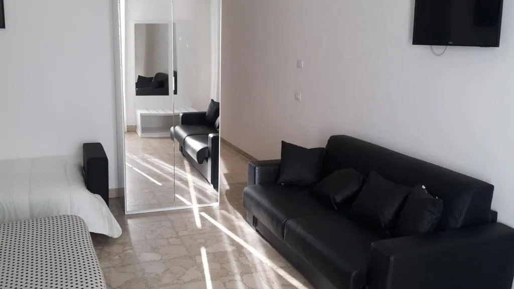 Room, Gualtiero Camere E Suite, Catania