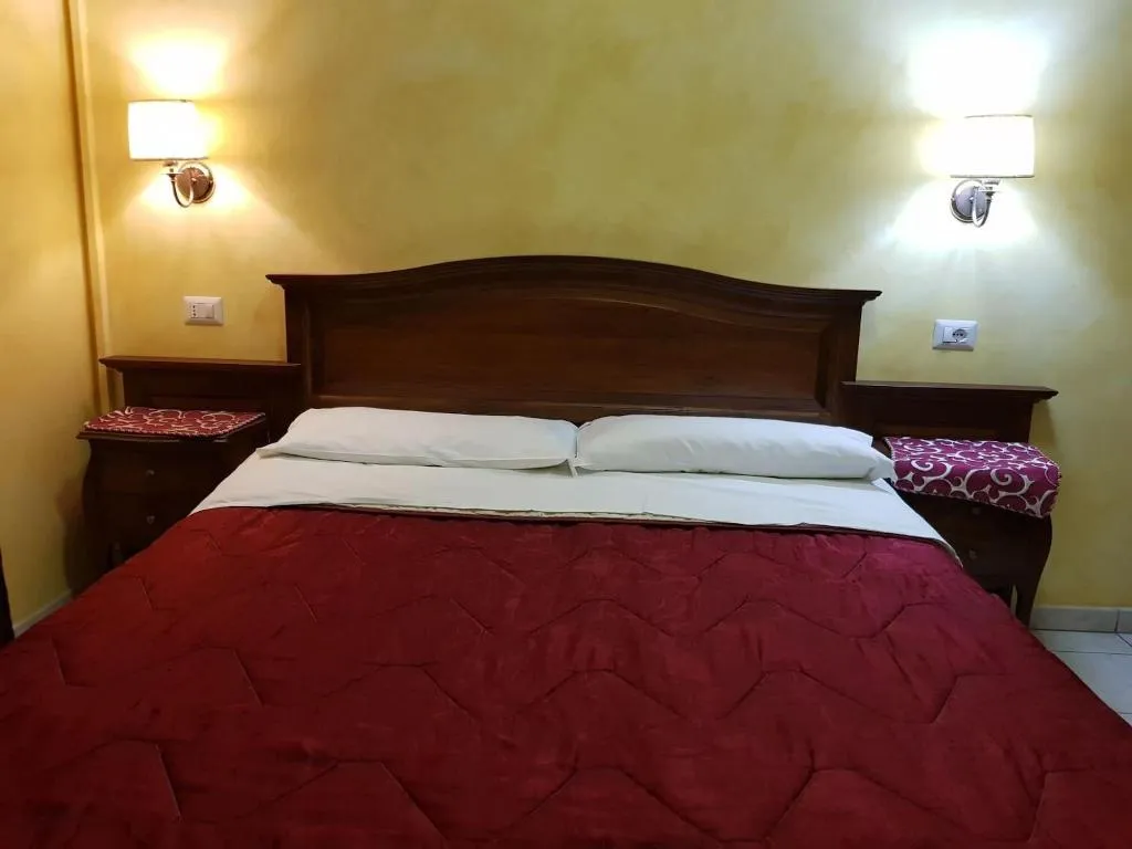 Room, Pitagora House, Naples