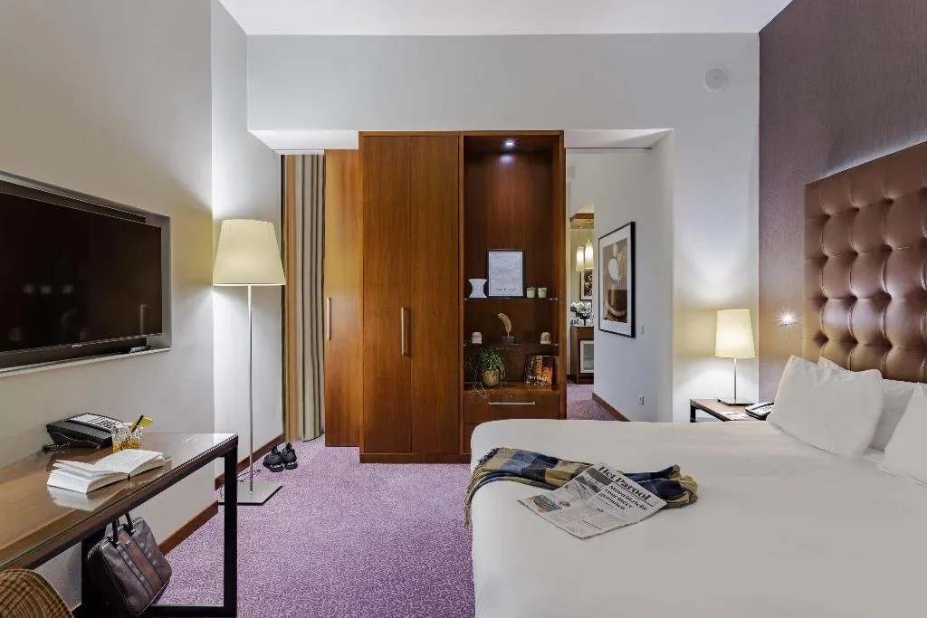 JUNIOR SUITE KING SIZE BED Room, Crowne Plaza Amsterdam-South, Amsterdam